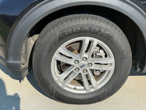 Used 2023 Ford Explorer XLT w/ Equipment Group 202A AWD/4WD image 5