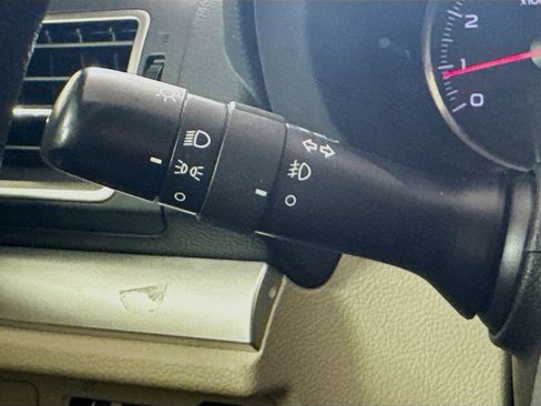 Used 2015 Subaru Crosstrek 2.0i Premium image 12