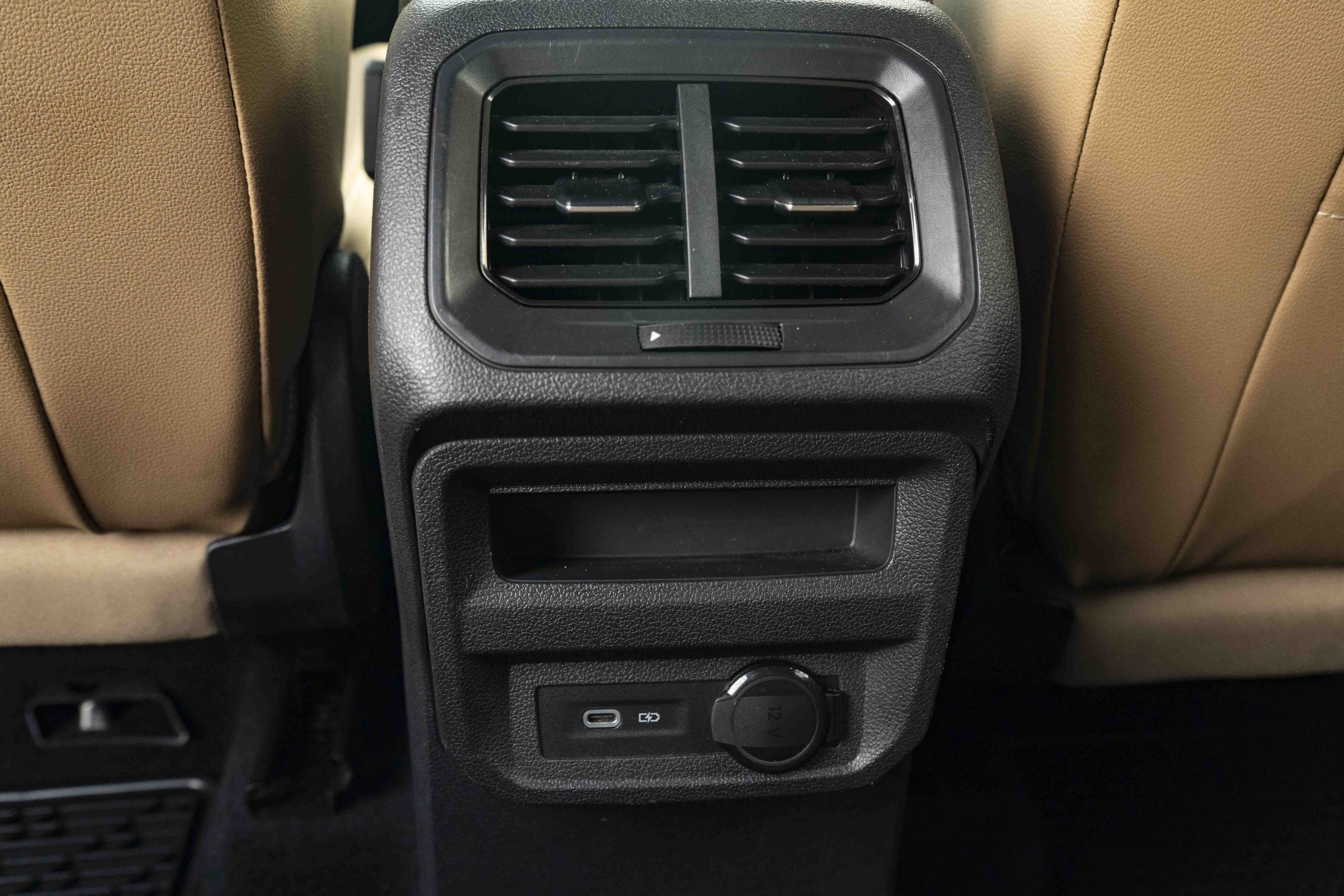 Certified 2022 Volkswagen Tiguan SE R-Line FWD image 35