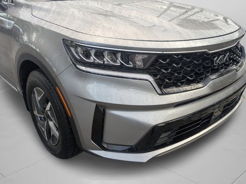 Certified 2024 Kia Sorento EX FWD image 9