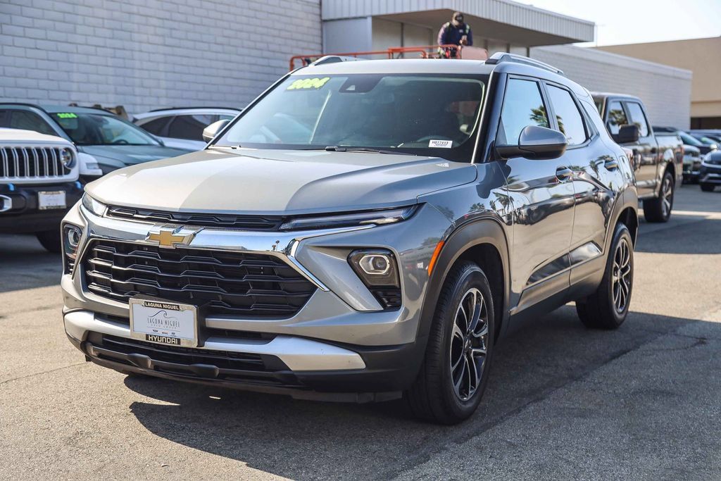 Used 2024 Chevrolet TrailBlazer LT FWD image 3
