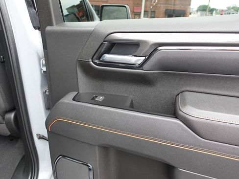 Used 2025 GMC Sierra 1500 AT4 w/ Technology Package AWD/4WD image 37