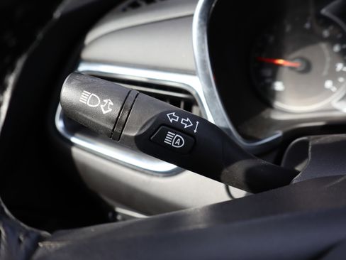 Used 2021 Chevrolet Equinox LT image 21