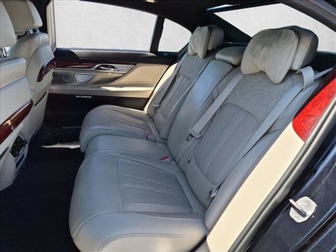Used 2017 BMW ALPINA B7 xDrive AWD/4WD image 19