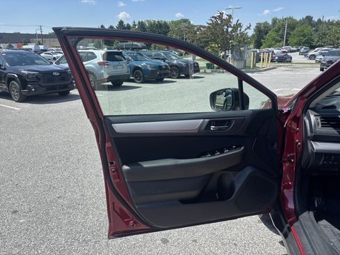 Used 2019 Subaru Outback 2.5i Premium AWD/4WD image 31