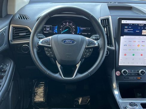 Used 2024 Ford Edge Titanium image 17