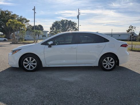 Used 2025 Toyota Corolla LE image 7