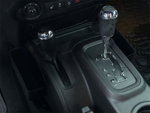 Used 2015 Jeep Wrangler Unlimited Sahara image 30