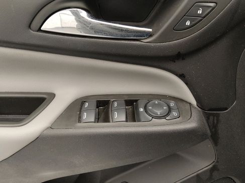 Used 2023 Chevrolet Equinox LT image 27