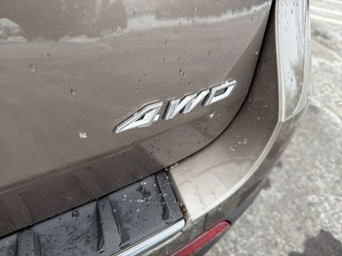 Used 2021 Ford Explorer XLT w/ Equipment Group 202A image 9