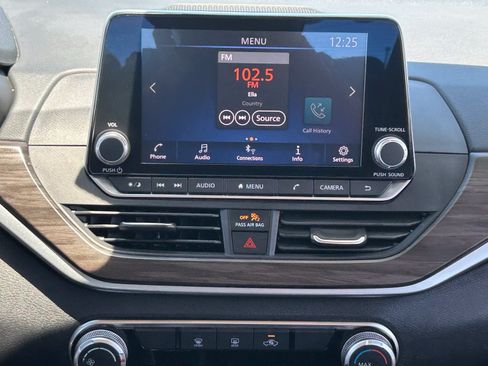 Used 2024 Nissan Altima 2.5 SV FWD image 18