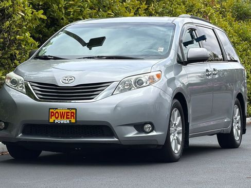 Used 2013 Toyota Sienna XLE AWD/4WD image 8
