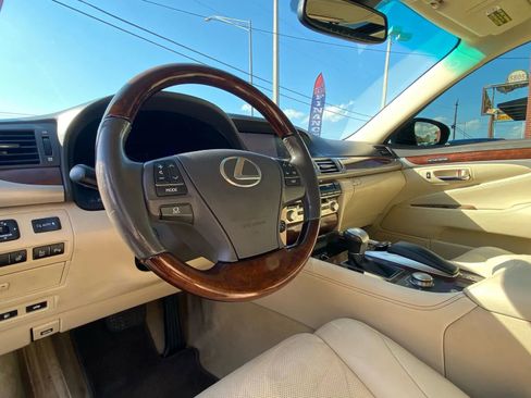 Used 2014 Lexus LS 460 AWD image 11