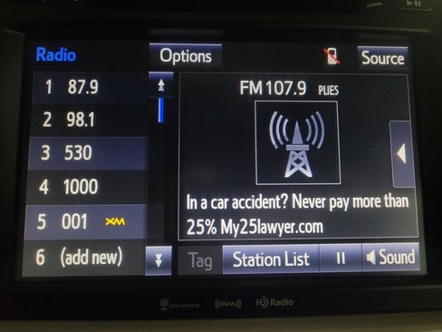 Used 2017 Toyota Highlander XLE image 25