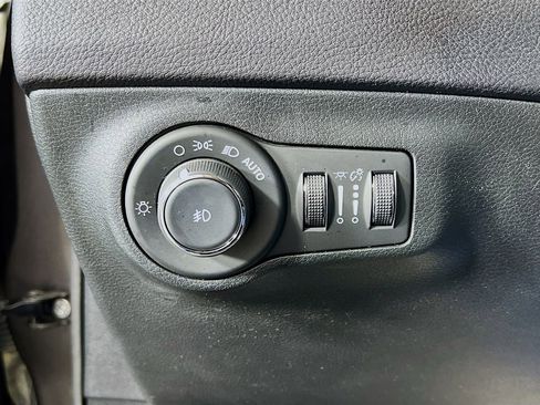 Used 2017 Jeep Compass Latitude w/ Popular Equipment Group image 31