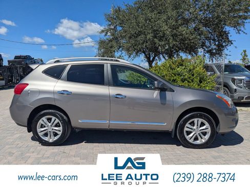 Used 2013 Nissan Rogue SV image 2
