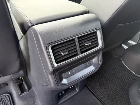 Used 2025 Volkswagen Atlas Cross Sport SEL R-Line image 33