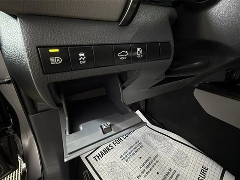 Used 2019 Toyota Camry XLE image 28