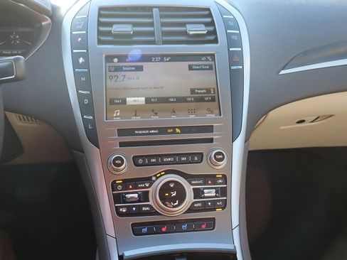 Used 2017 Lincoln MKZ Reserve image 17