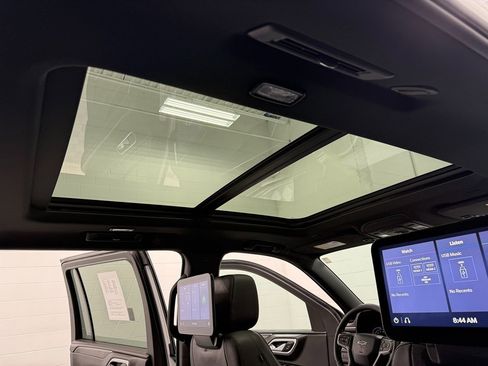 Used 2021 Chevrolet Suburban RST image 31