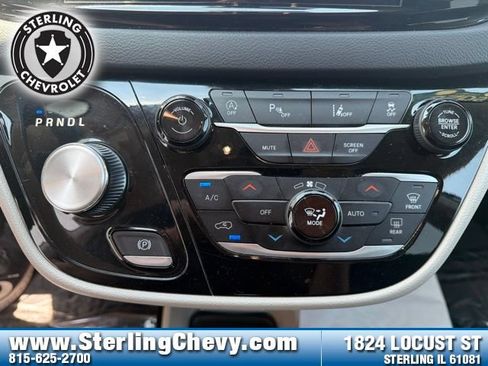 Used 2023 Chrysler Pacifica Touring-L FWD image 21