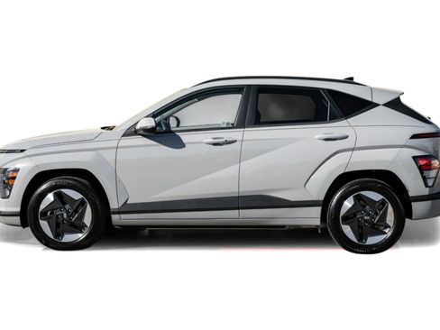 Used 2025 Hyundai Kona SEL image 9