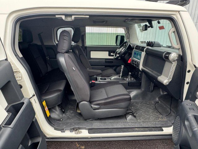Used 2014 Toyota FJ Cruiser 4WD w/ Upgrade Package image 7