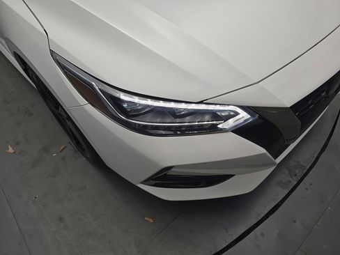 Used 2023 Nissan Sentra SR w/ SR Premium Package FWD image 11