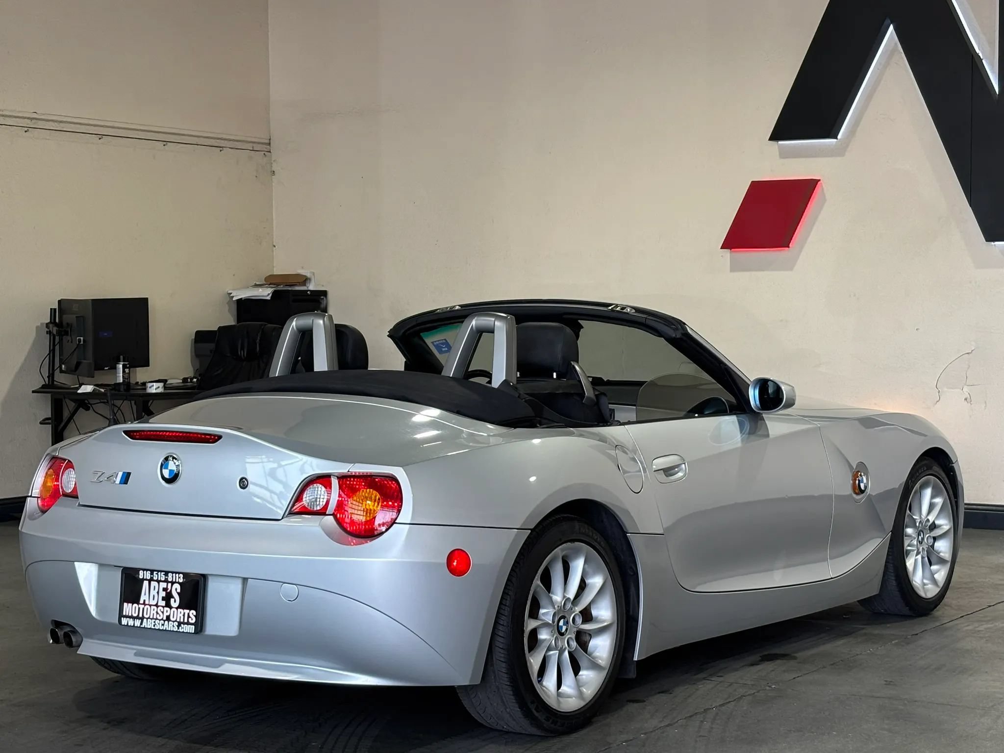 Used 2003 BMW Z4 2.5i RWD image 13