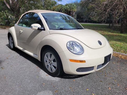Used 2008 Volkswagen Beetle S image 1