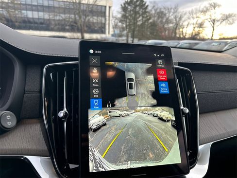 New 2026 Volvo XC90 B6 Ultra w/ Protection Package image 17