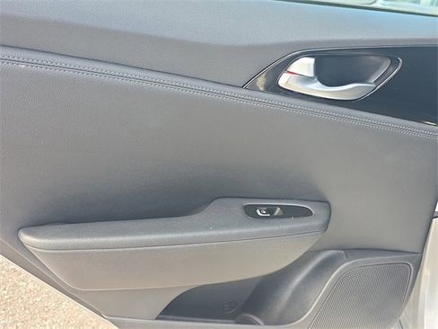 Used 2018 Kia Stinger Base image 8