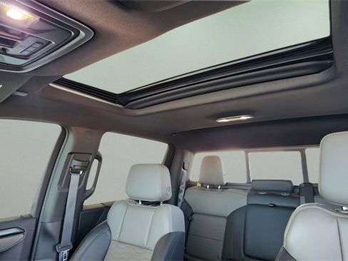 Used 2025 Chevrolet Silverado 1500 ZR2 w/ Technology Package image 15