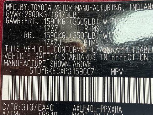 Used 2023 Toyota Sienna XLE FWD image 1
