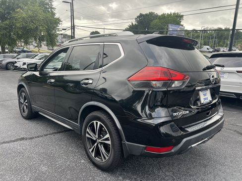 Used 2020 Nissan Rogue SV w/ Premium Package FWD image 3