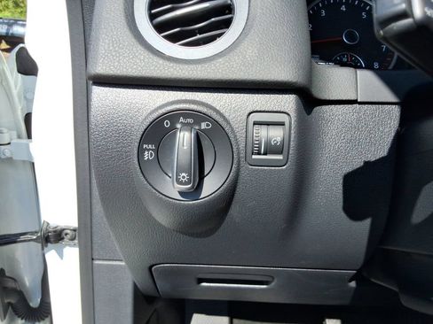 Used 2017 Volkswagen Tiguan SEL FWD image 37