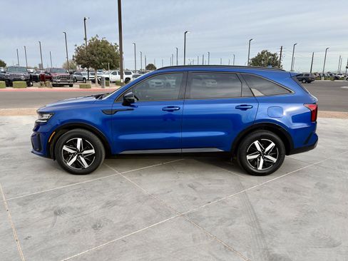 Used 2023 Kia Sorento EX w/ Panoramic Sunroof Package image 2