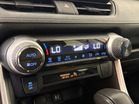 Used 2019 Toyota RAV4 XLE FWD image 28