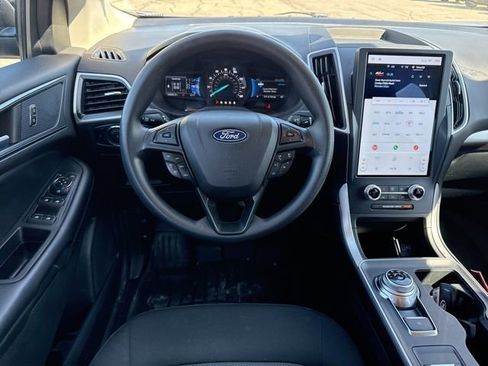 Used 2024 Ford Edge SE image 16