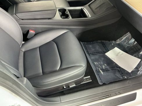 Used 2023 Tesla Model 3 Standard Range image 12