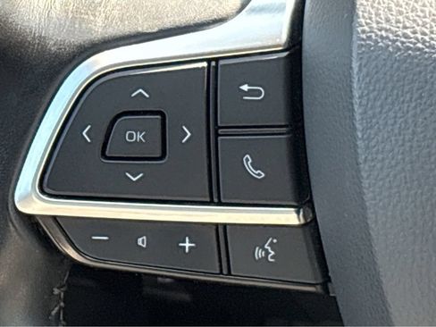 Used 2021 Toyota Highlander XLE AWD/4WD image 23