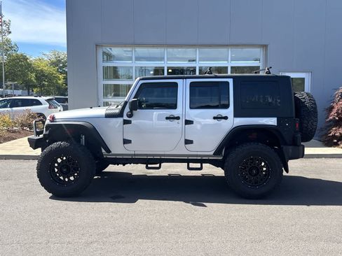Used 2008 Jeep Wrangler Unlimited Sahara AWD/4WD image 2