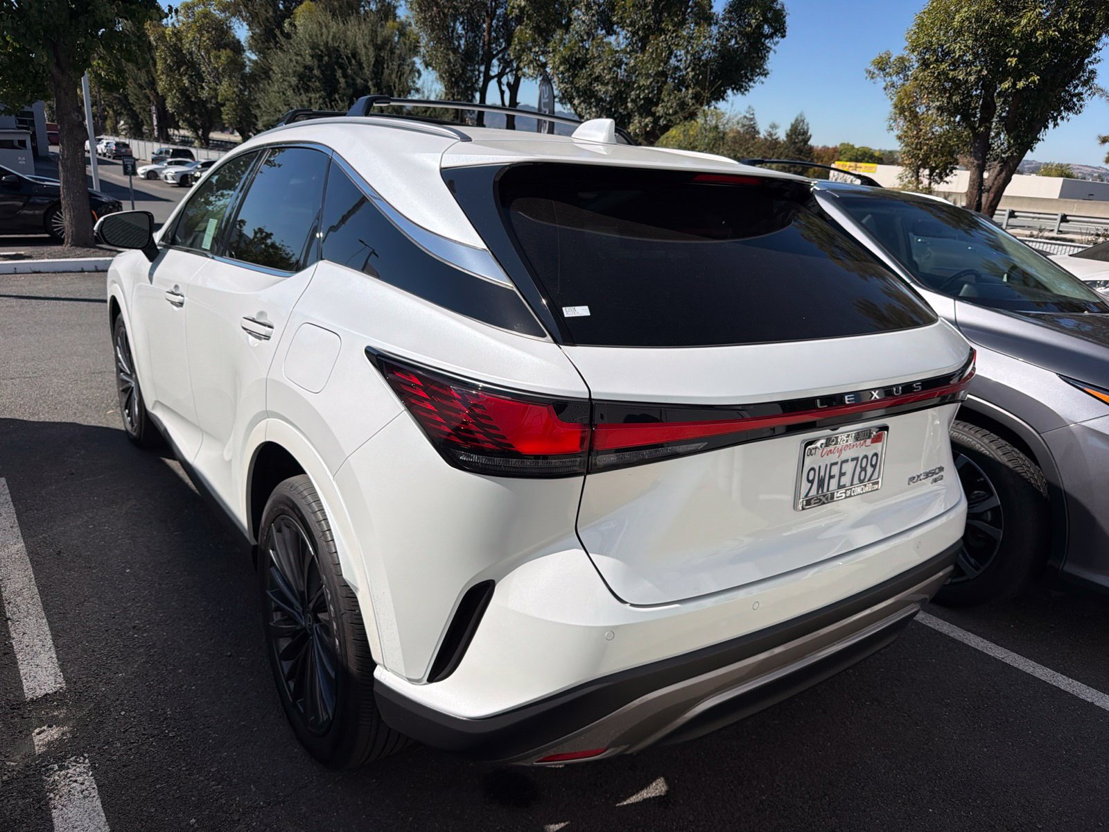 Used 2025 Lexus RX 350h w/ Convenience Package AWD/4WD image 3