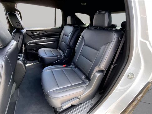 Used 2026 Chevrolet Traverse LT FWD image 19