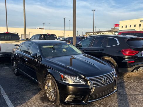 Used 2014 Lexus LS 460 w/ Comfort Package image 2