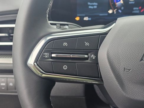 New 2025 Chevrolet Traverse LT image 36