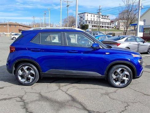 Certified 2022 Hyundai Venue SEL image 25