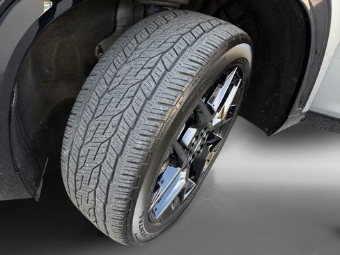 Used 2025 Chevrolet Traverse RS w/ LPO, Floor Liner Package FWD image 10