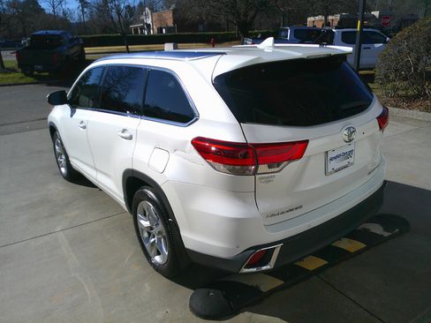 Used 2019 Toyota Highlander Limited image 9