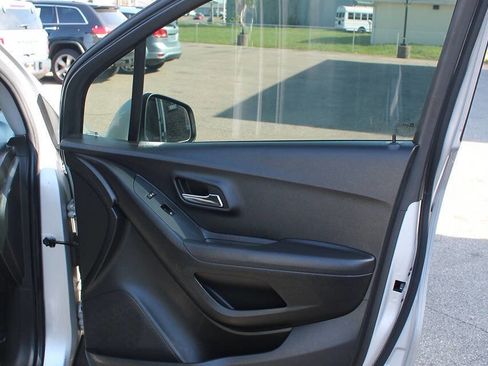 Used 2020 Chevrolet Trax LS w/ Tint and Cruise Package image 20